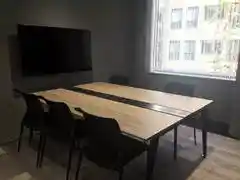 DMZ WORK 6名会議室