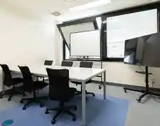 6名ミーティングルーム