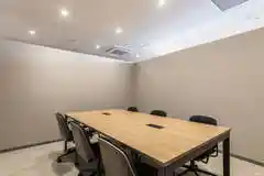 いいオフィス豊見城 6名用会議室
