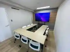 コワーキングスペースAxEL 75インチモニター完備