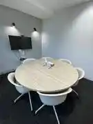 StartupSide Tokyo 6名用貸し会議室