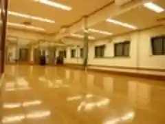 阪急十三駅徒歩10分！！鏡張りスペース！！