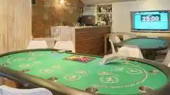 代官山のオシャレで明るいカジノバー