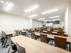 ROOMs新宿御苑前店　第1会議室　新宿御苑前駅 徒歩4分