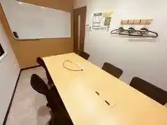 モニター・フリードリンク付き6名会議室（Room A ）