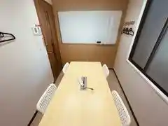 モニター・フリードリンク付き4名会議室（Room B ）
