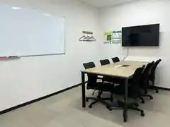 いいオフィス新宿大久保 6名会議室（Room A）