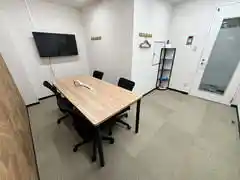 いいオフィス新宿大久保 4名会議室（Room B）