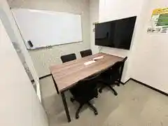 いいオフィス新宿大久保 4名会議室（Room C）