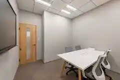 BIZcomfort札幌すすきの 4名用会議室