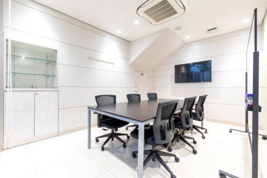 【レンタルスペース】【スペイシー】貸会議室 元町駅 8名の画像