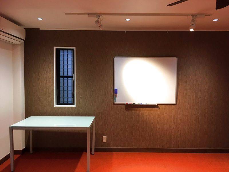 【レンタルスペース】【スペイシー】貸会議室 播磨駅 8名の画像