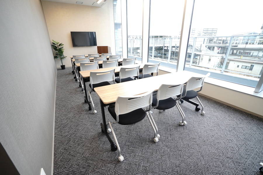 【レンタルスペース】【スペイシー】貸会議室 海老名駅 15名の画像