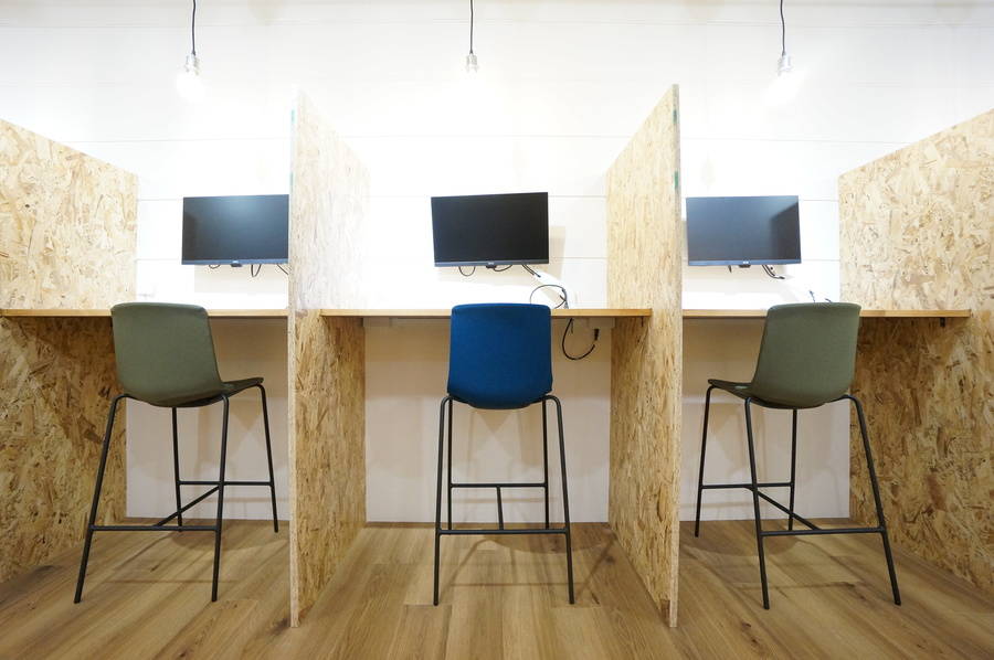 CO-WORKINGSPACE EXPRESSIONカウンター3 | 神保町駅 | ¥495 〜