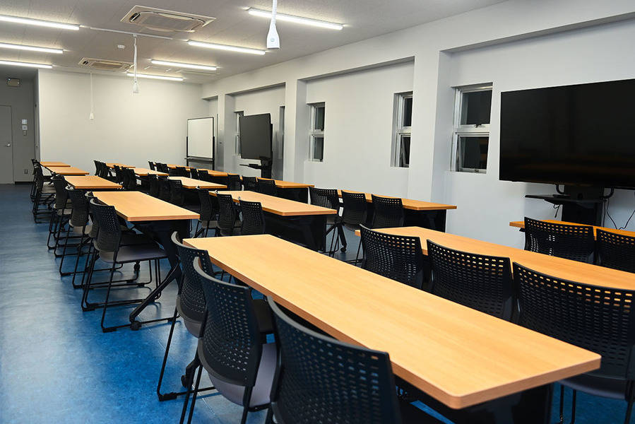 【レンタルスペース】【スペイシー】貸会議室 九州工大前駅 45名の画像