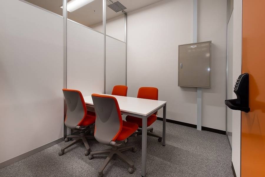 西新宿アントレサロン 4名会議室-2