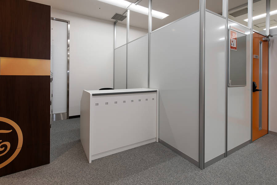 西新宿アントレサロン 4名会議室-3