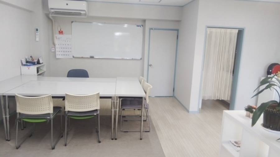 【レンタルスペース】【スペイシー】貸会議室 学園前駅 7名の画像