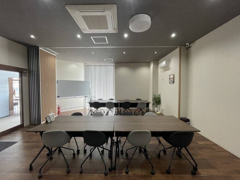 Connected Studio i/HUB セミナールーム-2