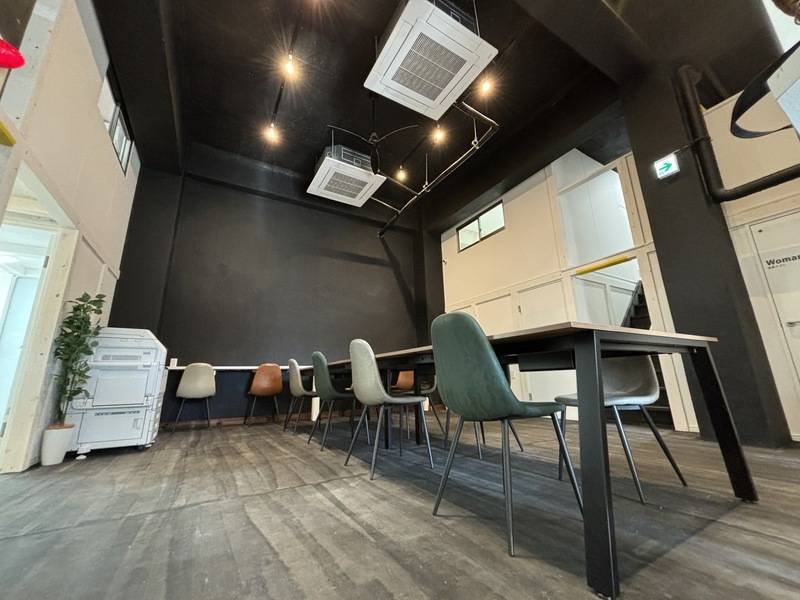 Coworking＆Lab 完全個室ブース D-16