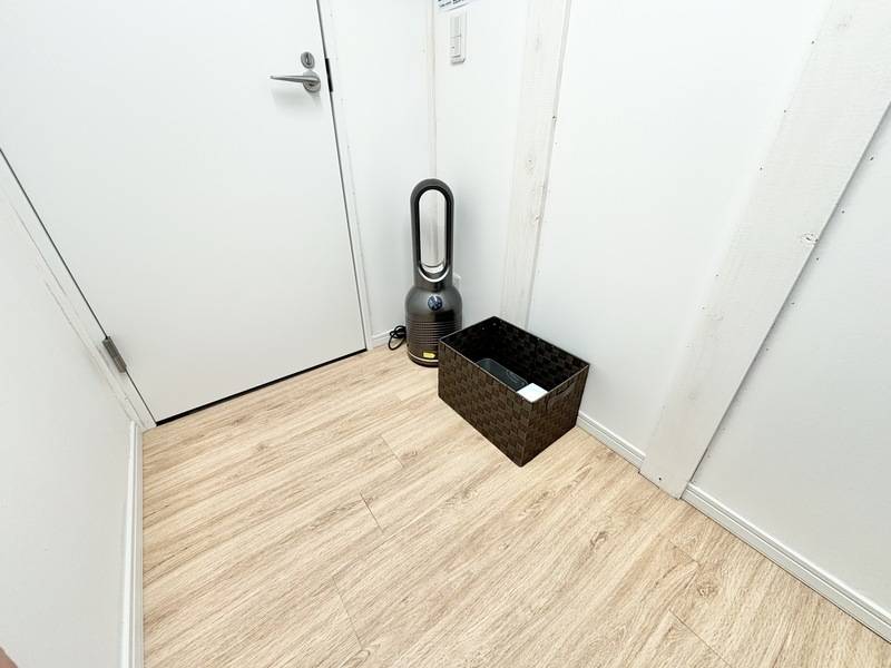 Coworking＆Lab 完全個室ブース D-2
