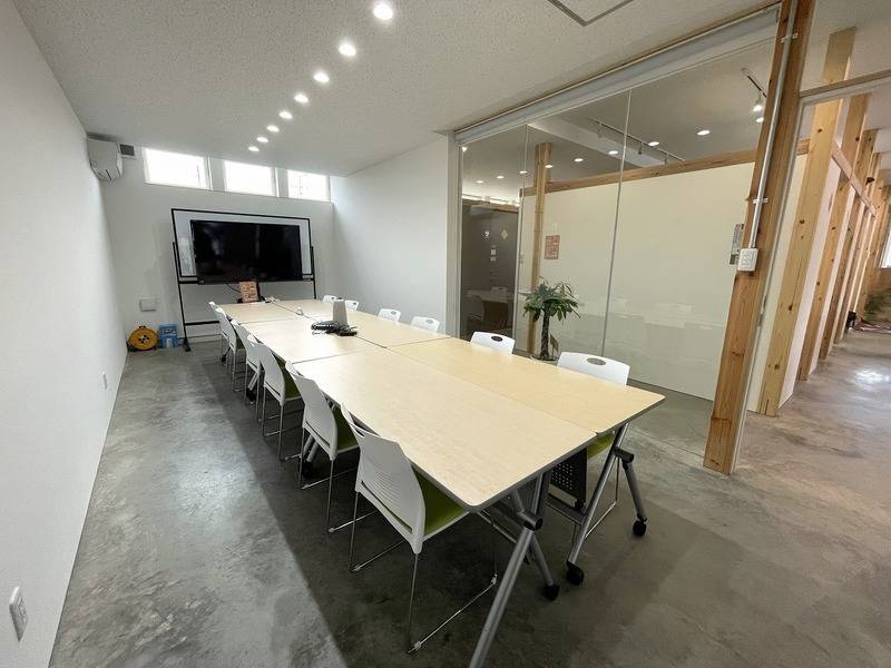 12名会議室 大型モニター Zoomマイク･スピーカー完備-1