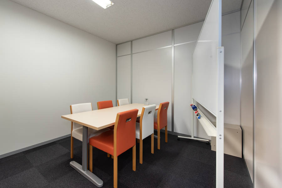 池袋アントレサロン 6名会議室-1