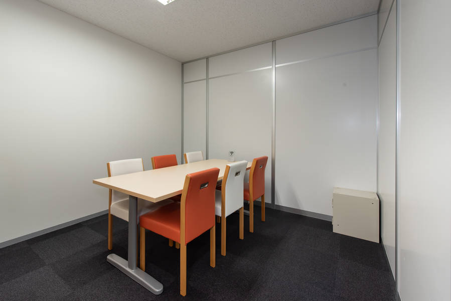 池袋アントレサロン 6名会議室-2