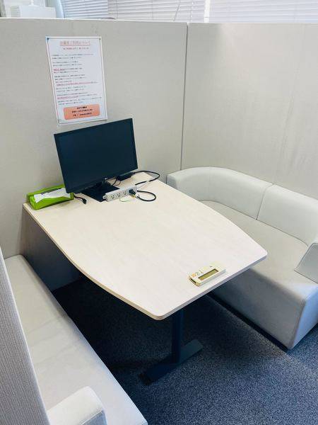 【レンタルスペース】【スペイシー】貸会議室 東梅田駅 4名の画像