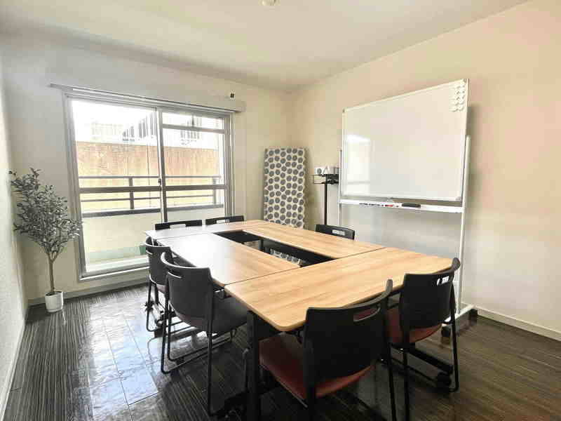 【レンタルスペース】【スペイシー】貸会議室 近鉄奈良駅 8名の画像