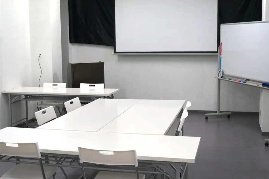 姫路で会議・打ち合わせ・イベント・研修・ママ会に!セミナースペース-1