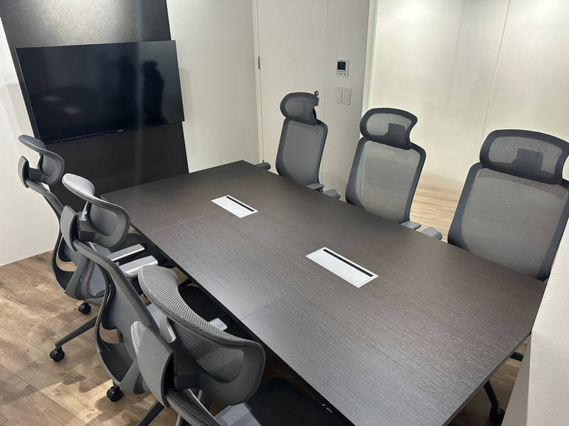 【大名天神】モニター付き完全個室！6名利用可能なミーティングルームA-1