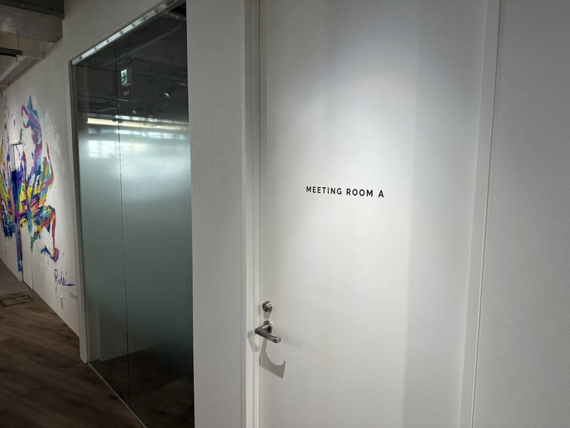 【大名天神】モニター付き完全個室！6名利用可能なミーティングルームA-2