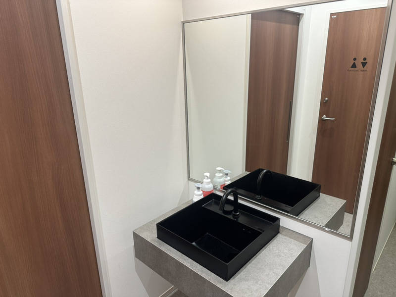 【大名天神】モニター付き完全個室！6名利用可能なミーティングルームA-6