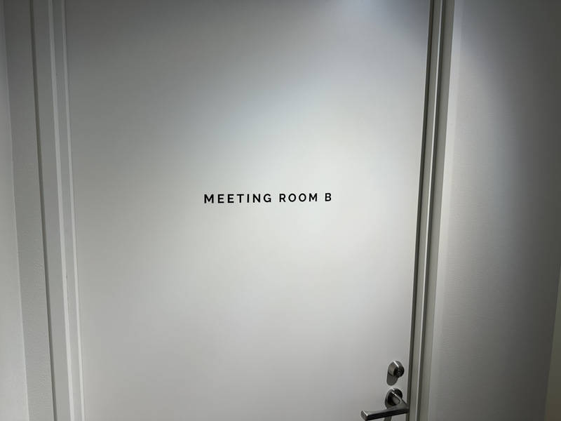 【大名天神】モニター付き完全個室！4名利用可能なミーティングルームB-5