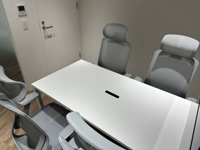 【大名天神】モニター付き完全個室！4名利用可能なミーティングルームB-2