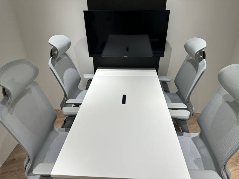 【大名天神】モニター付き完全個室！4名利用可能なミーティングルームB-1