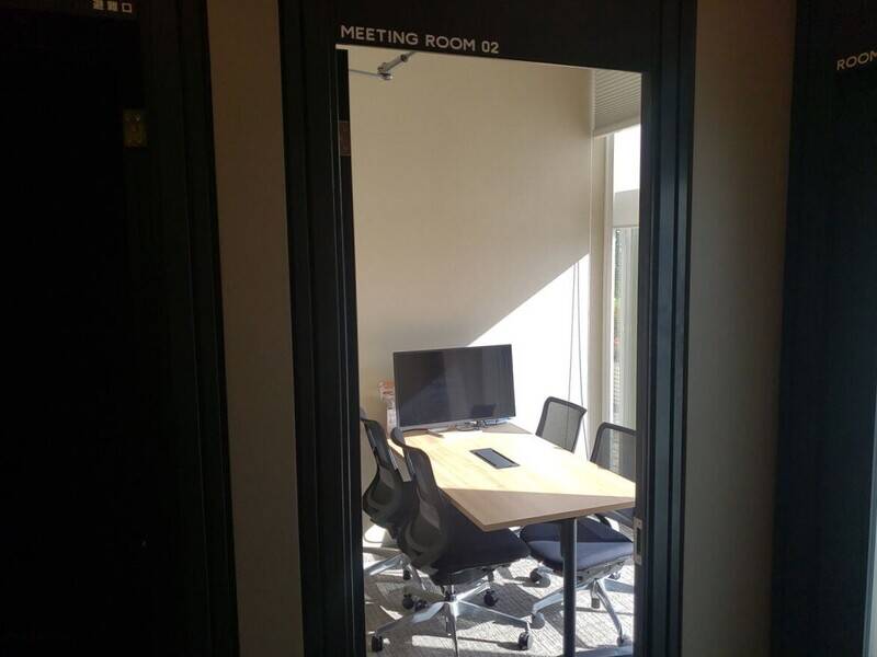 【レンタルスペース】【スペイシー】貸会議室 海浜幕張駅 4名の画像