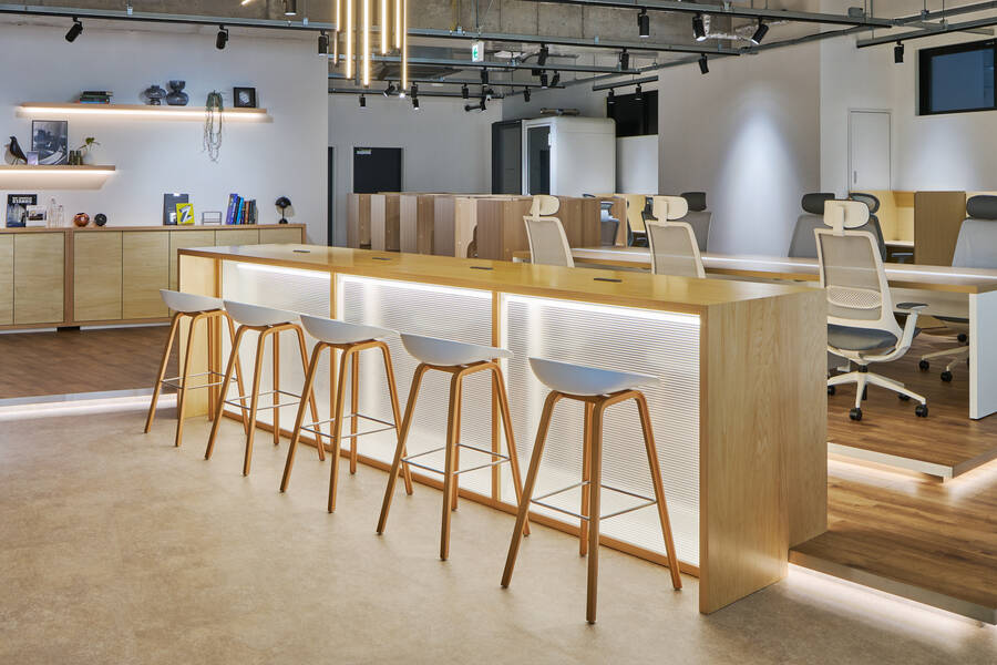 【大名天神】コワーキングスペースデザナイトのフリーアドレスエリア-1