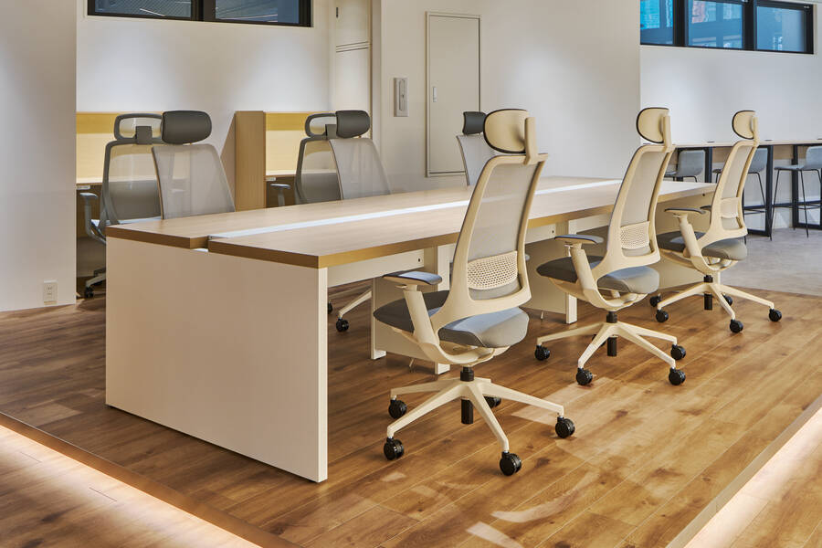 【大名天神】コワーキングスペースデザナイトのフリーアドレスエリア-2