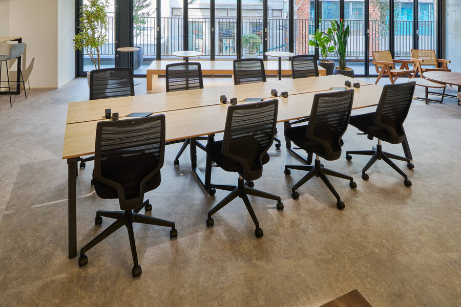 【大名天神】コワーキングスペースデザナイトのフリーアドレスエリア-5