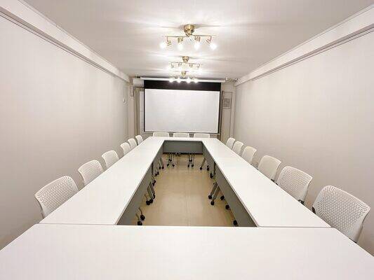 new open【Room1】駐車場有り！備品無料！多目的スペース-1