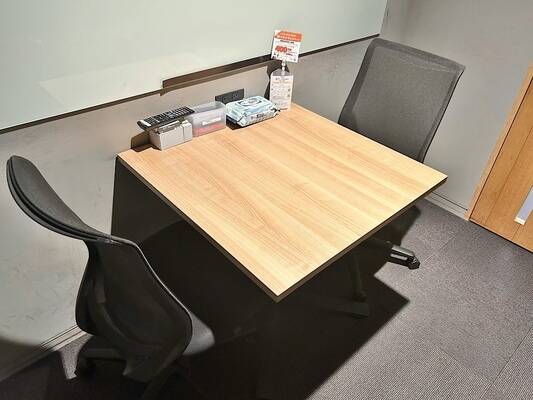 H1T新宿西口 会議室 03-2