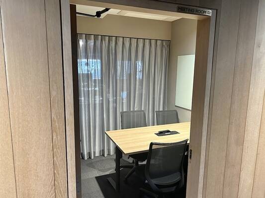 H1T新宿西口 会議室 02-2