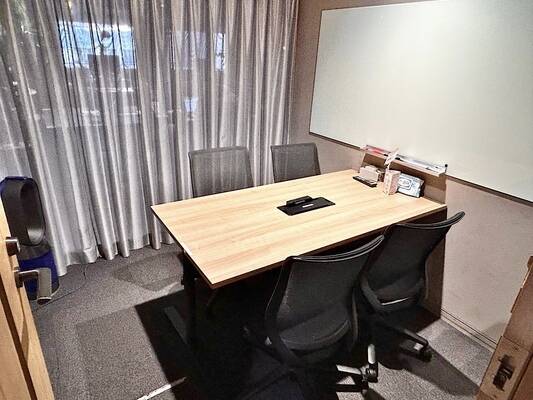 H1T新宿西口 会議室 02-1