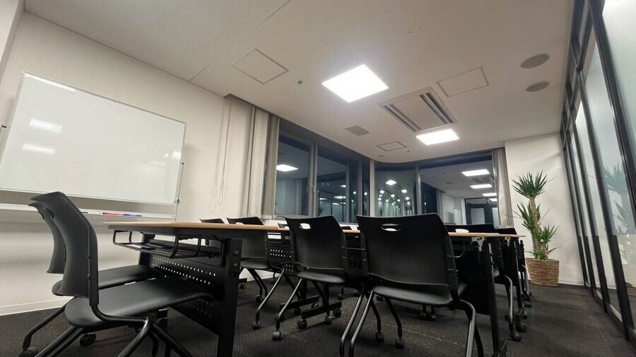 横浜赤レンガ倉庫・コスモワールド・富士山を一望する大スペース「みなと」-18