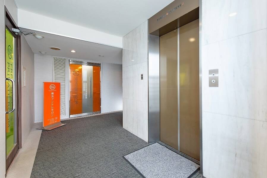 横浜アントレサロン 6名会議室-5