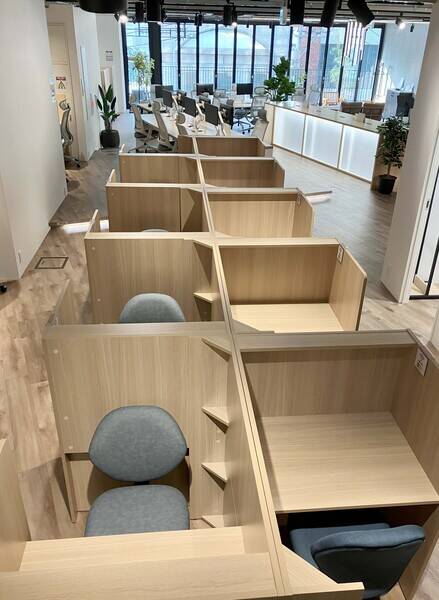 【大名天神】コワーキングスペースデザナイトのフリーアドレスエリア-10