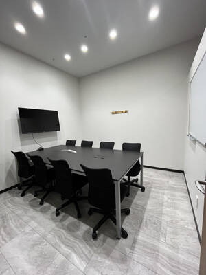 いいオフィス南越谷 8名用会議室 RoomD-2
