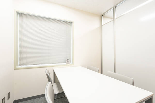 虎ノ門アントレサロン　4名会議室-2